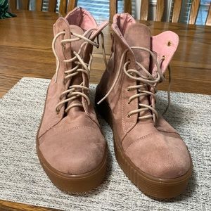 Forever WMS 8.5 Faux Suede Blush Ankle Boots New